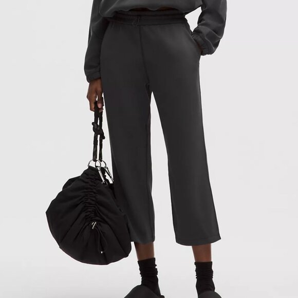 Softstreme High-Rise Straight-Leg Cropped Pant, Black Size 6 - Picture 5 of 7